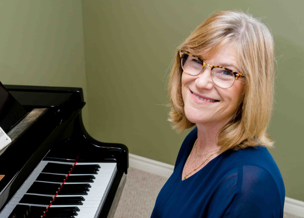 Susan McAllister teaching piano at Bee Music Studios
